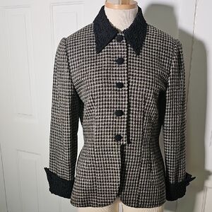Women's Black and White Houndstooth Vintage Jacket. By Warren Size 8 Petite